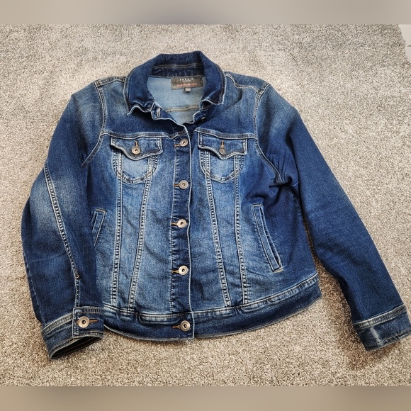 torrid Jackets & Blazers - Torrid Denim Jacket Blue Classic Fit Button Front Trucker Style Women Size 2